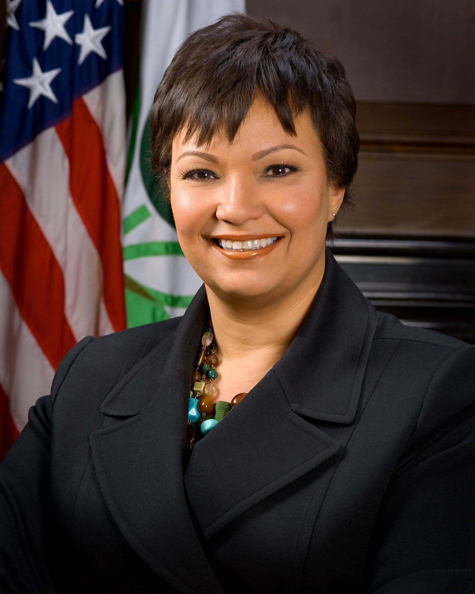 Official White House portrait of Lisa Perez Jackson.